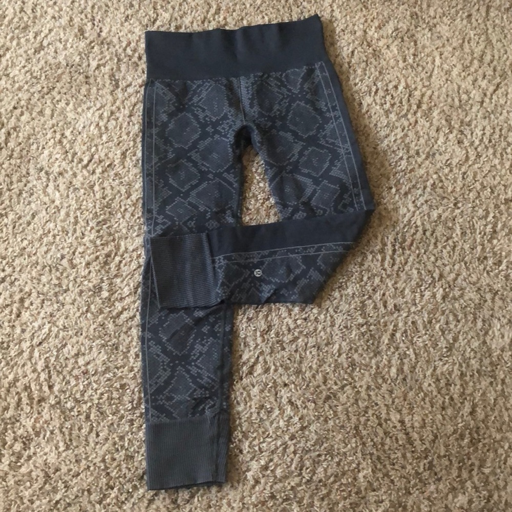 Sz 4 or 6 Lululemon Crop Pants